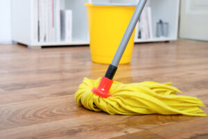 ハウスクリーニング業者にフローリングの掃除を依頼して床をピカピカにしてもらいましょう