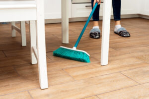ハウスクリーニング業者にフローリングの掃除は定期的に依頼して綺麗な床を保ちましょう